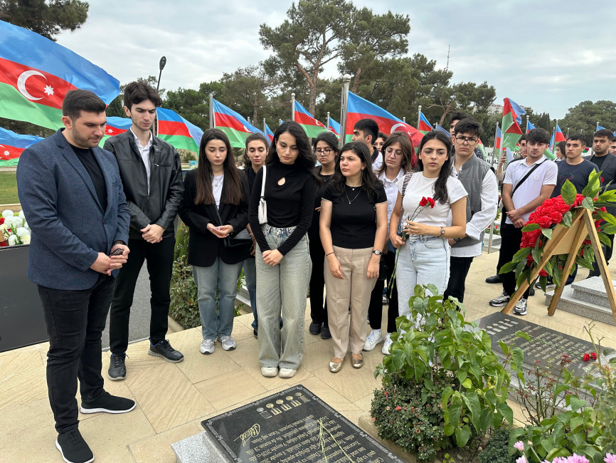 27 Sentyabr-Anım Günü ilə əlaqədar olaraq Fəxri Xiyabanda şəhidlər ziyarət olunub