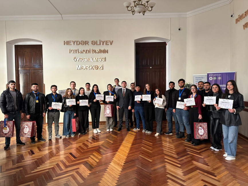 Goranboy Olimpiya İdman Kompleksində Azərbaycan Dövlət İqtisad Universitetinin (UNEC) tələbələrinin iştirakı ilə “Poliqon” gənclərin hərbi-vətənpərvərlik düşərgəsində qalib olan komandalar UNEC THİK tərəfindən mükafatlandırılma mərasimi keçirildi. 