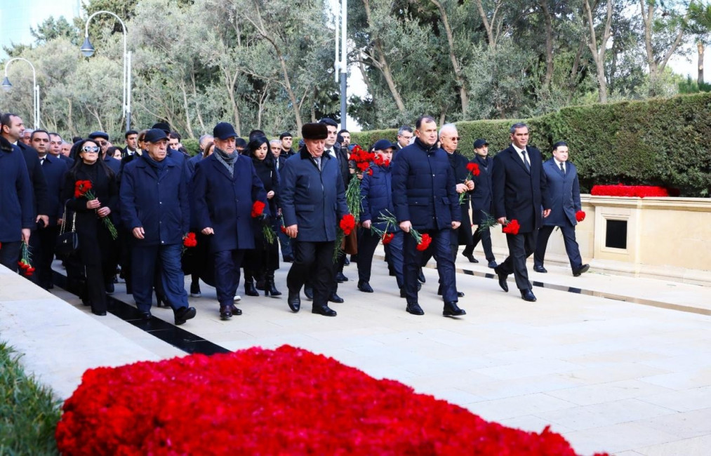 Azərbaycan Həmkarlar İttifaqları Konfederasiyasının kollektivi Şəhidlər xiyabanını ziyarət edib.